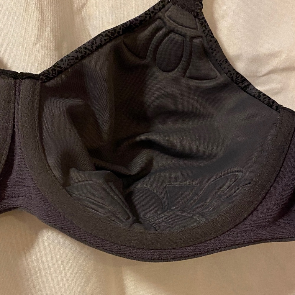 Berlei Textured Black Bra - Picture 8 of 10